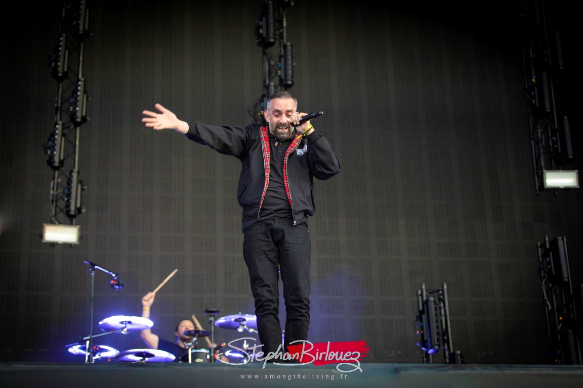 Mass hysteria 6 medium